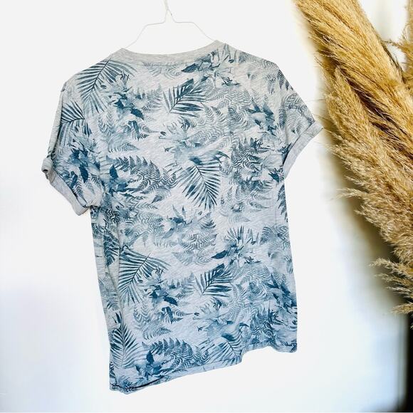 MENS H&M DIVIDED Grey Blue Tropical Floral Pocket Short Sleeve Tee Shirt Top M - Picture 3 of 9